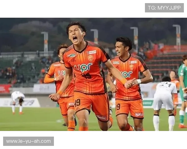 拉齐奥中路渗透战术解析：精准突破助力进攻流畅